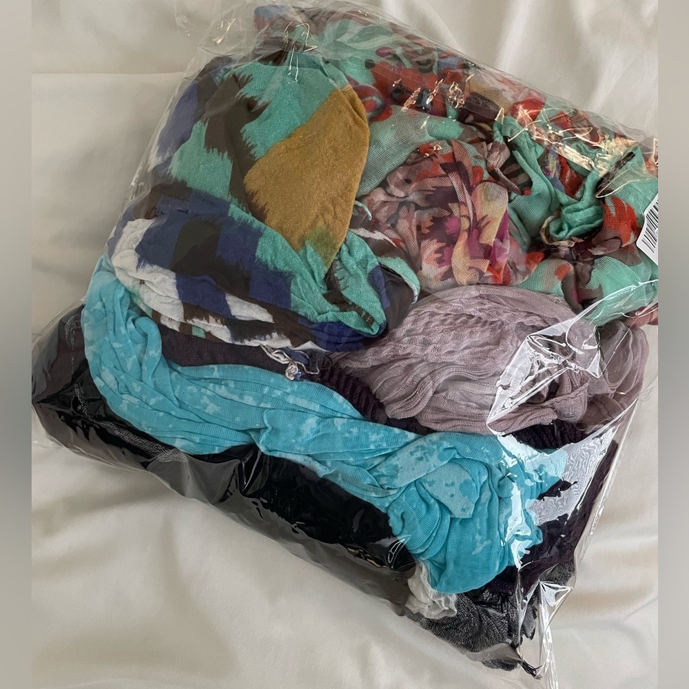 6-Multi colored scarves - Picture 6 of 7
